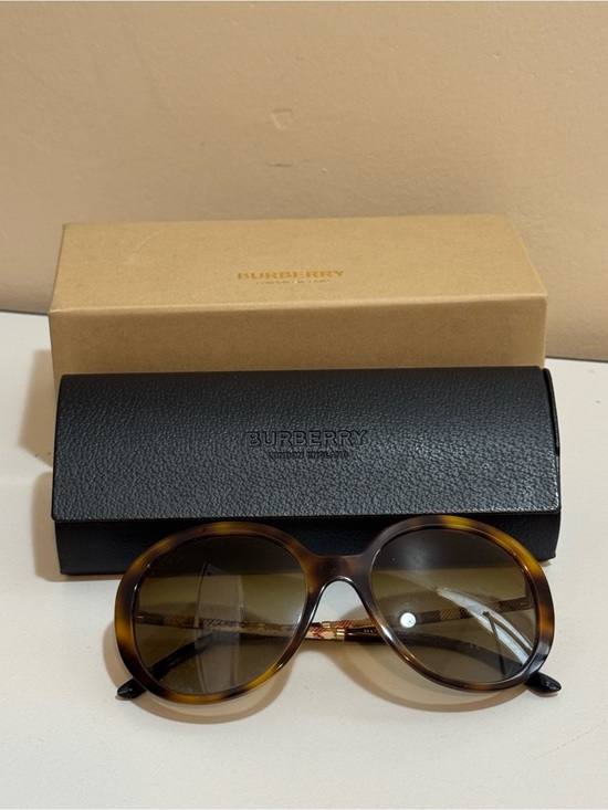 Burberry Tortoiseshell Polarized Sunglasses with Brown Lenses